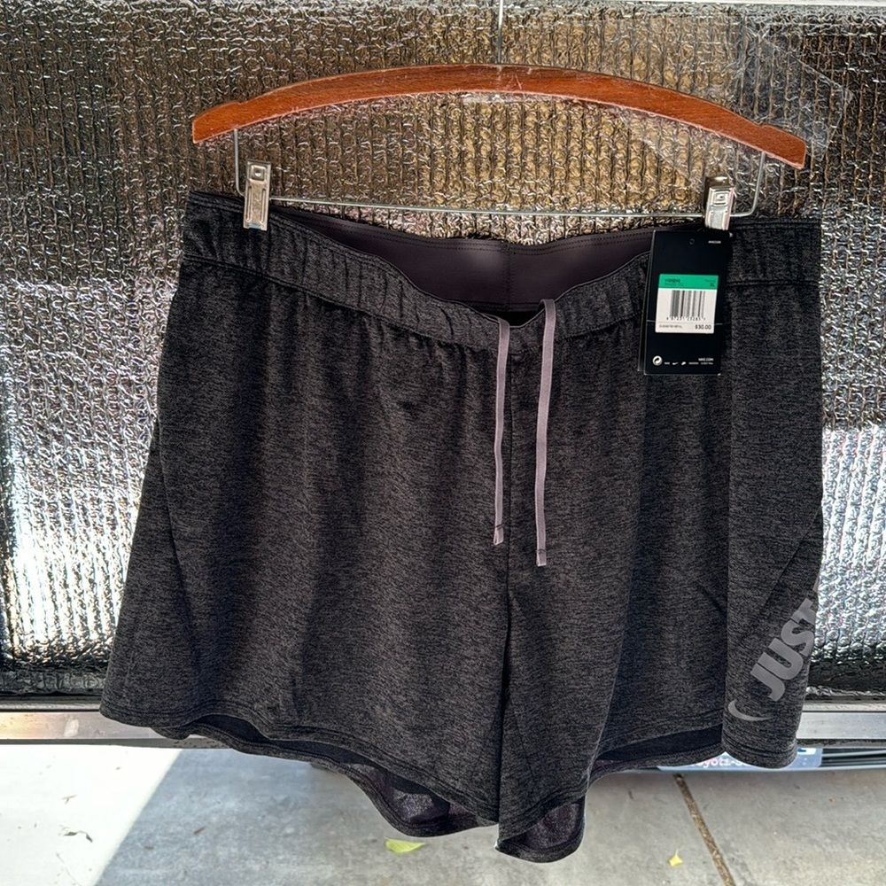 Nike Women’s Athletic Shorts Heather Gray Size XL